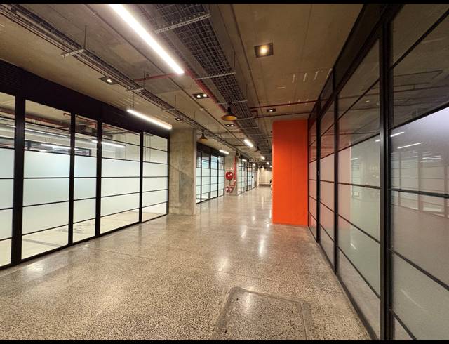 2,189M² OFFICE TO LET IN WOODSTOCK
